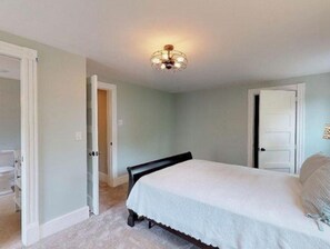 3 bedrooms, desk, iron/ironing board, travel crib