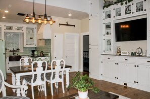 Dining - Newly restored historical cottage near Zion National Park (La Verkin)