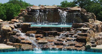 300 acres of Texas Ranching at it's Best