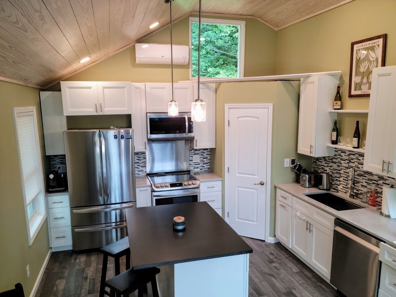 Sugar Ridge, near Asheville, nice valley view, Modern country home on 10+ acres