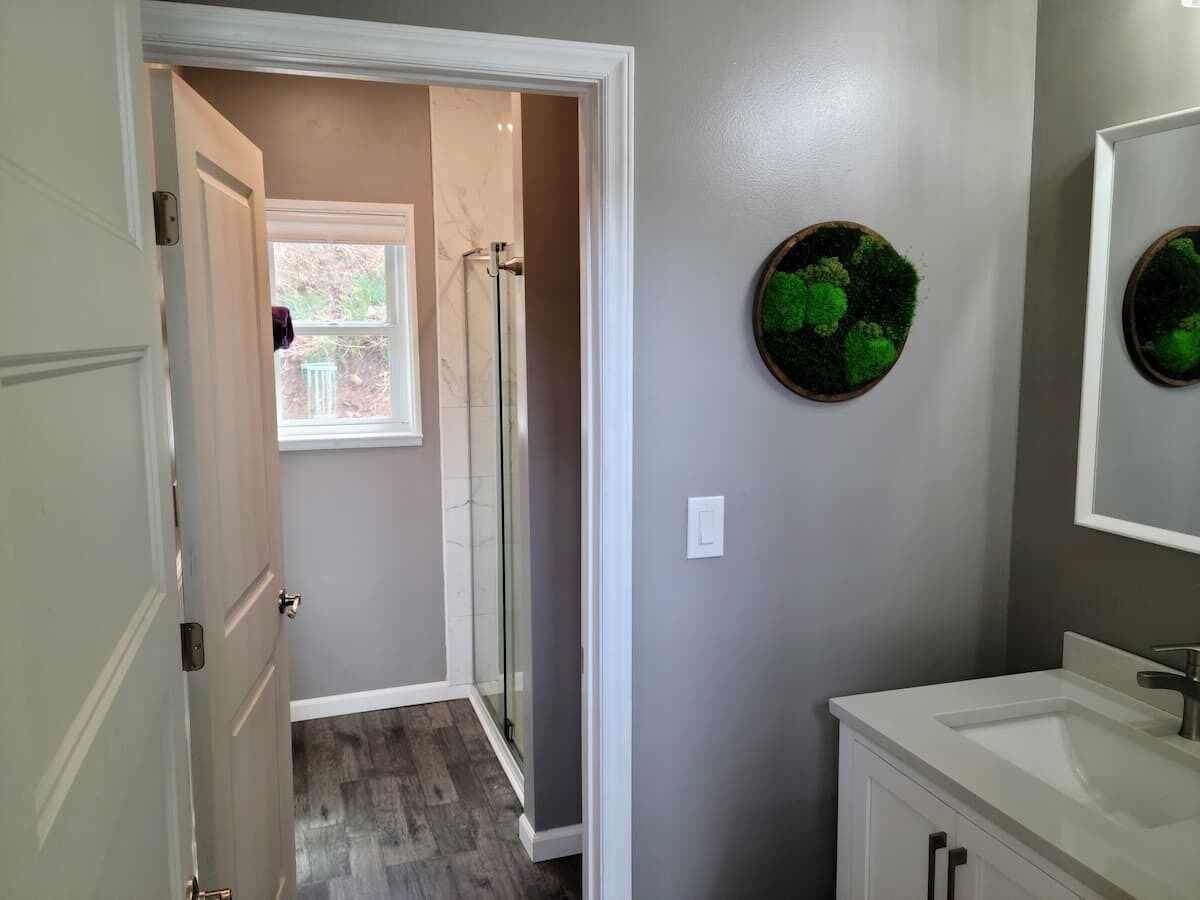 Sugar Ridge, near Asheville, nice valley view, Modern country home on 10+ acres