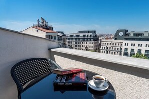 Outdoor dining - Taksim Trust Hotel (Istanbul)