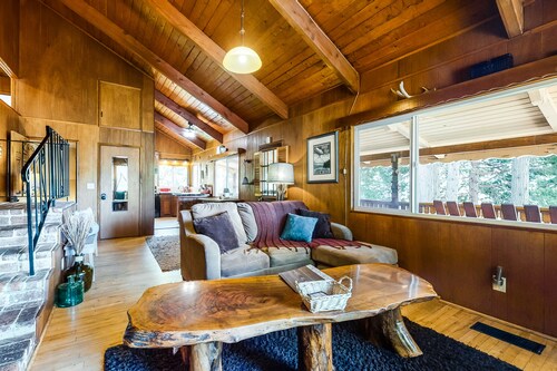 Classic cabin near the lake with stunning views, large deck, & wood fireplace
