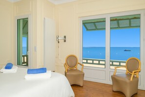 6 bedrooms, travel crib, WiFi, bed sheets