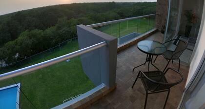 Sunset Penthouse con vista al río y manglar 3BD PH