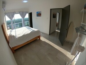 4 chambres, fer et planche à repasser, Wi-Fi gratuit, draps fournis