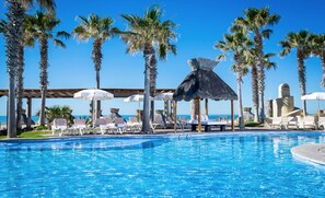 Sisäuima-allas, ulkouima-allas