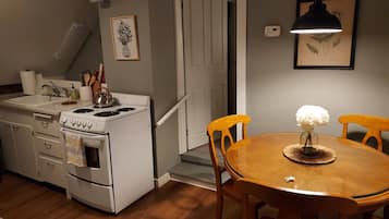 雪櫃、微波爐、焗爐、爐具