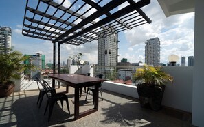 Outdoor dining - Le Cocon Boutique Hotel (Phnom Penh)