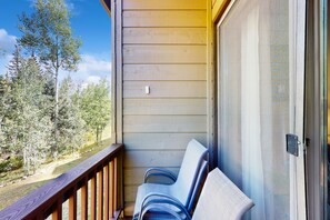 Property grounds - Perfect perch near the mountain with great view, fireplace, balcony & WiFi (Durango)