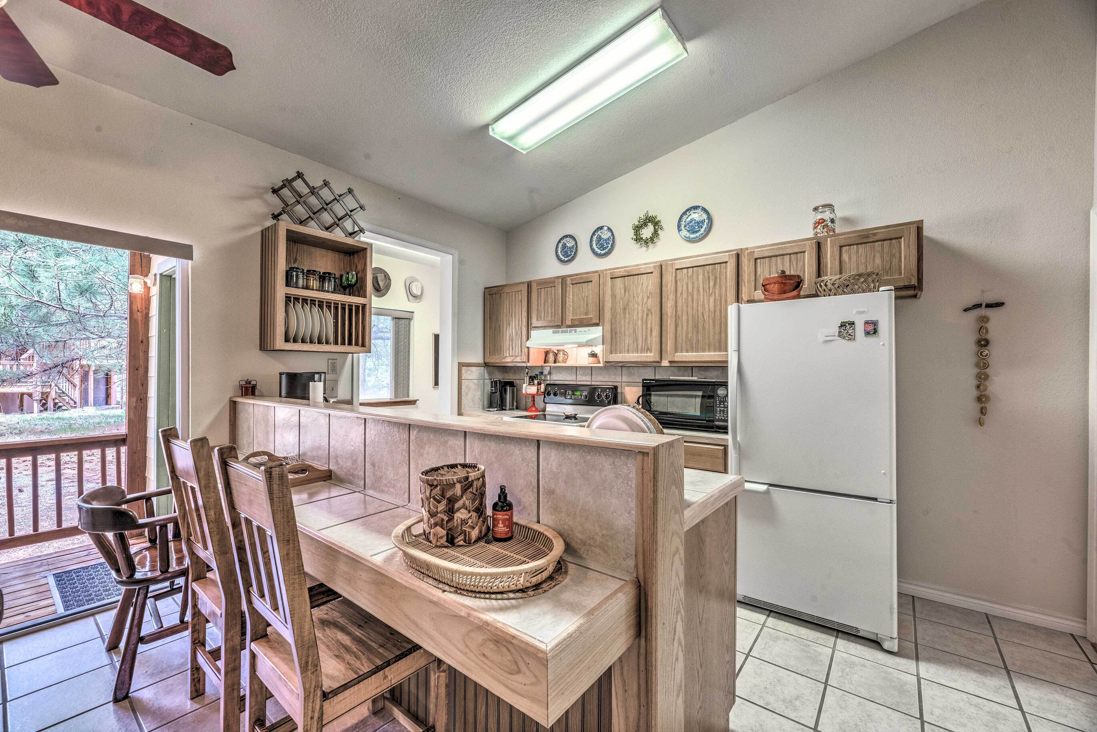 Charming Cloudcroft Cabin w/ Deck & Mtn Views