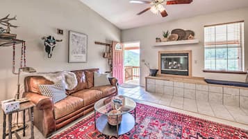 TV, fireplace
