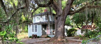 Snow bird friendly! 5 Oaks Blue Bird Cottage - close to beach and Charleston