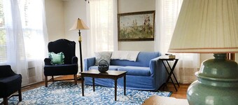 Snow bird friendly! 5 Oaks Blue Bird Cottage - close to beach and Charleston