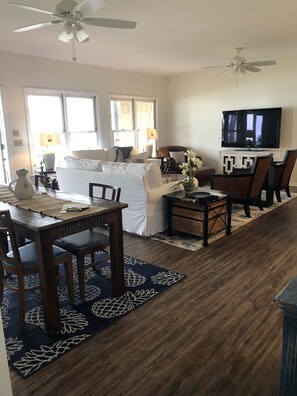 Smart TV - The Best Beach-Front House “Get-A-Way” in Florida (Panacea)