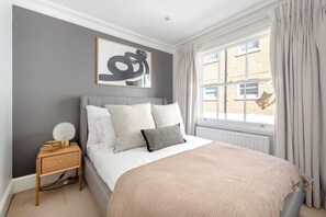 2 chambres, fer et planche à repasser, Wi-Fi, draps fournis