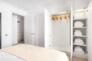 2 habitaciones, tabla de planchar con plancha, wifi y ropa de cama