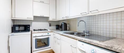 Fridge, microwave, oven, cookware/dishes/utensils