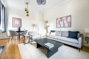 TV, fireplace, stereo