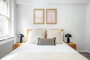 1 bedroom, iron/ironing board, WiFi, bed sheets - Cute Marylebone 1BR nr. Bondstreet St/Oxford St Shops , by Blueground (London)