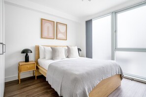 1 bedroom, iron/ironing board, WiFi, bed sheets - Modern Bloomsbury 1BR, 10 mins to King's Cross station, by Blueground (London)