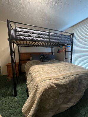 3 chambres, bureau, Wi-Fi gratuit, draps fournis