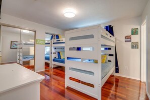 3 bedrooms, desk, iron/ironing board, WiFi