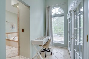 3 bedrooms, desk, iron/ironing board, WiFi