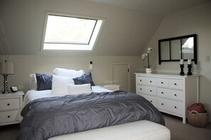 3 bedrooms, desk, iron/ironing board, free WiFi - Views, good vibes, and vesper skies. (Calistoga)