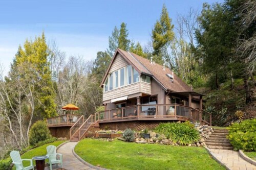 Views, good vibes, and vesper skies.