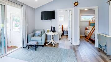 2 bedrooms, internet, bed sheets