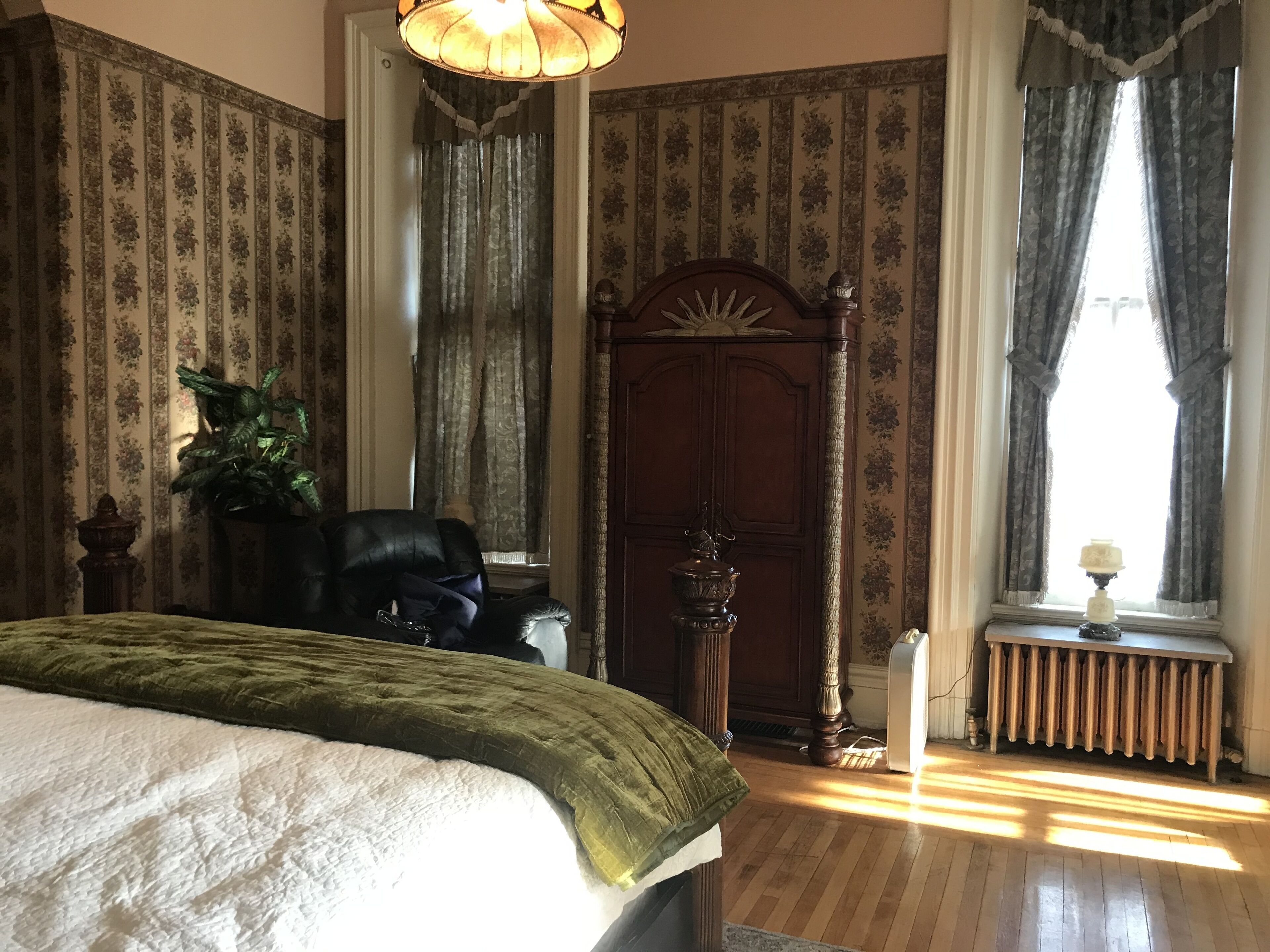 Historic Mansion, Minutes from Downtown