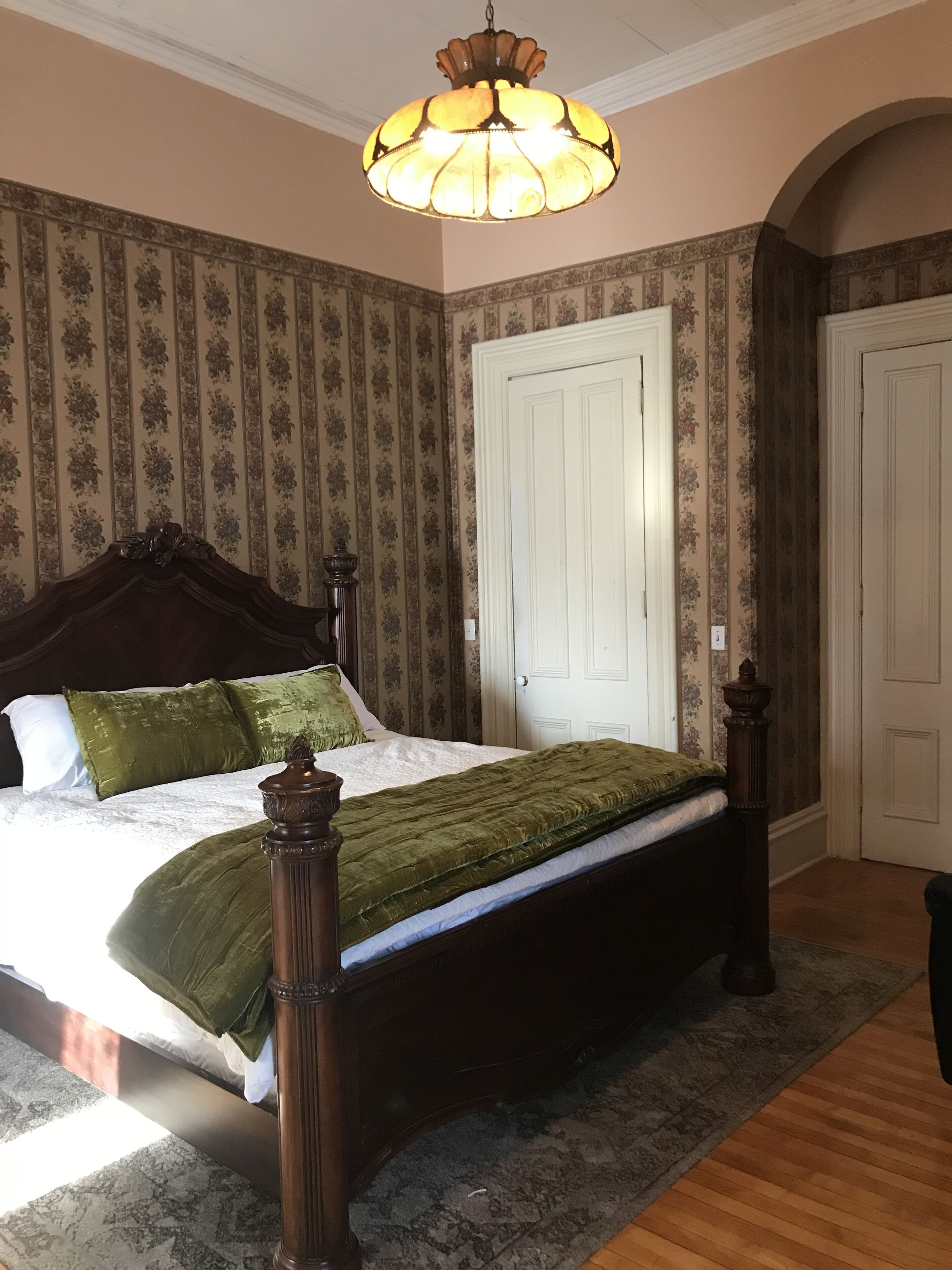 Historic Mansion, Minutes from Downtown