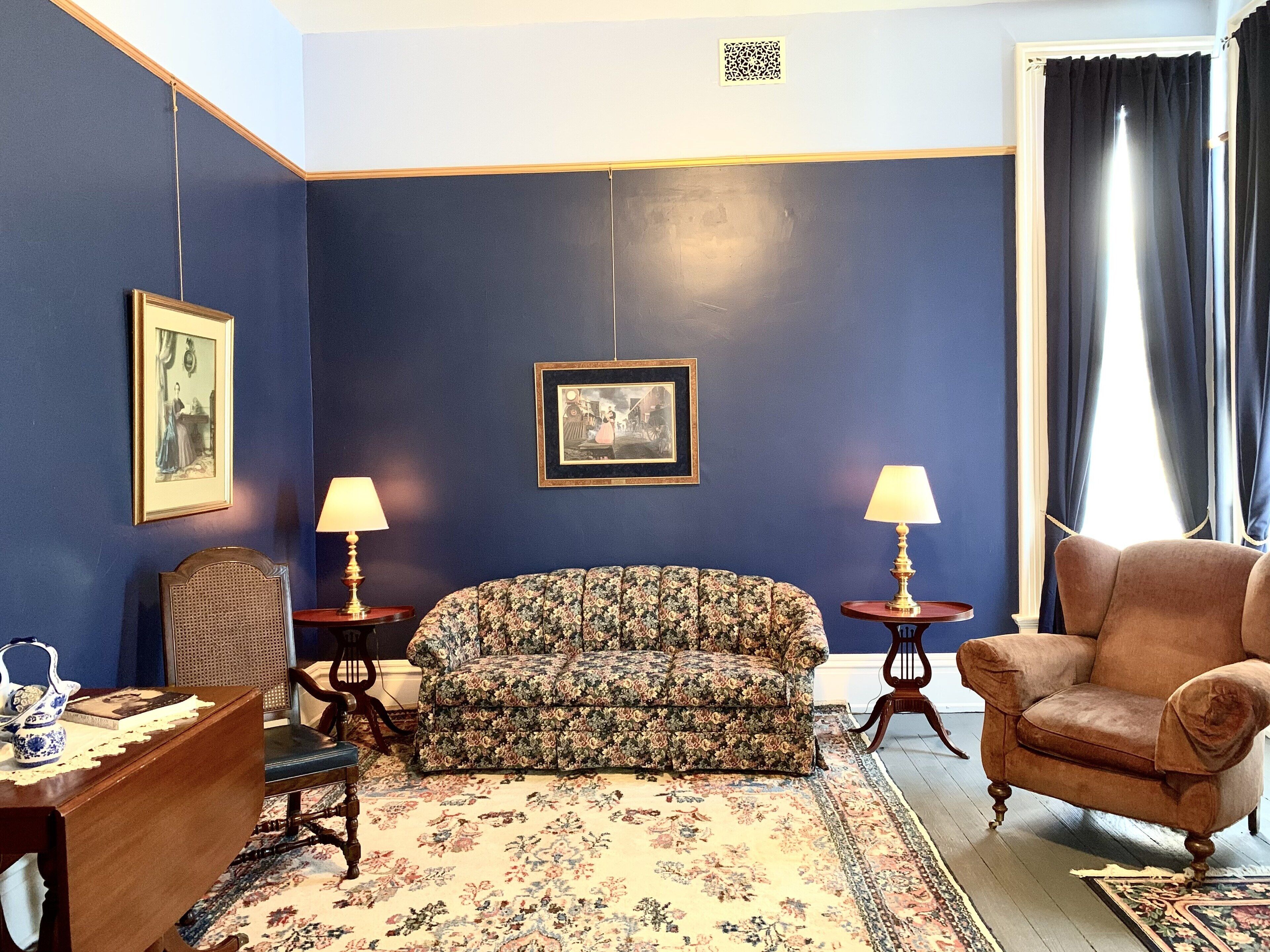 Historic Mansion, Minutes from Downtown