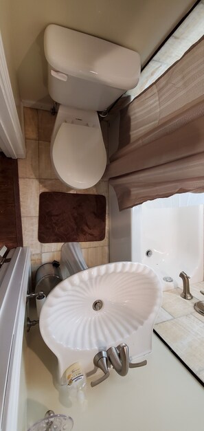 Bathroom - Sunshine Studio (McDonough)