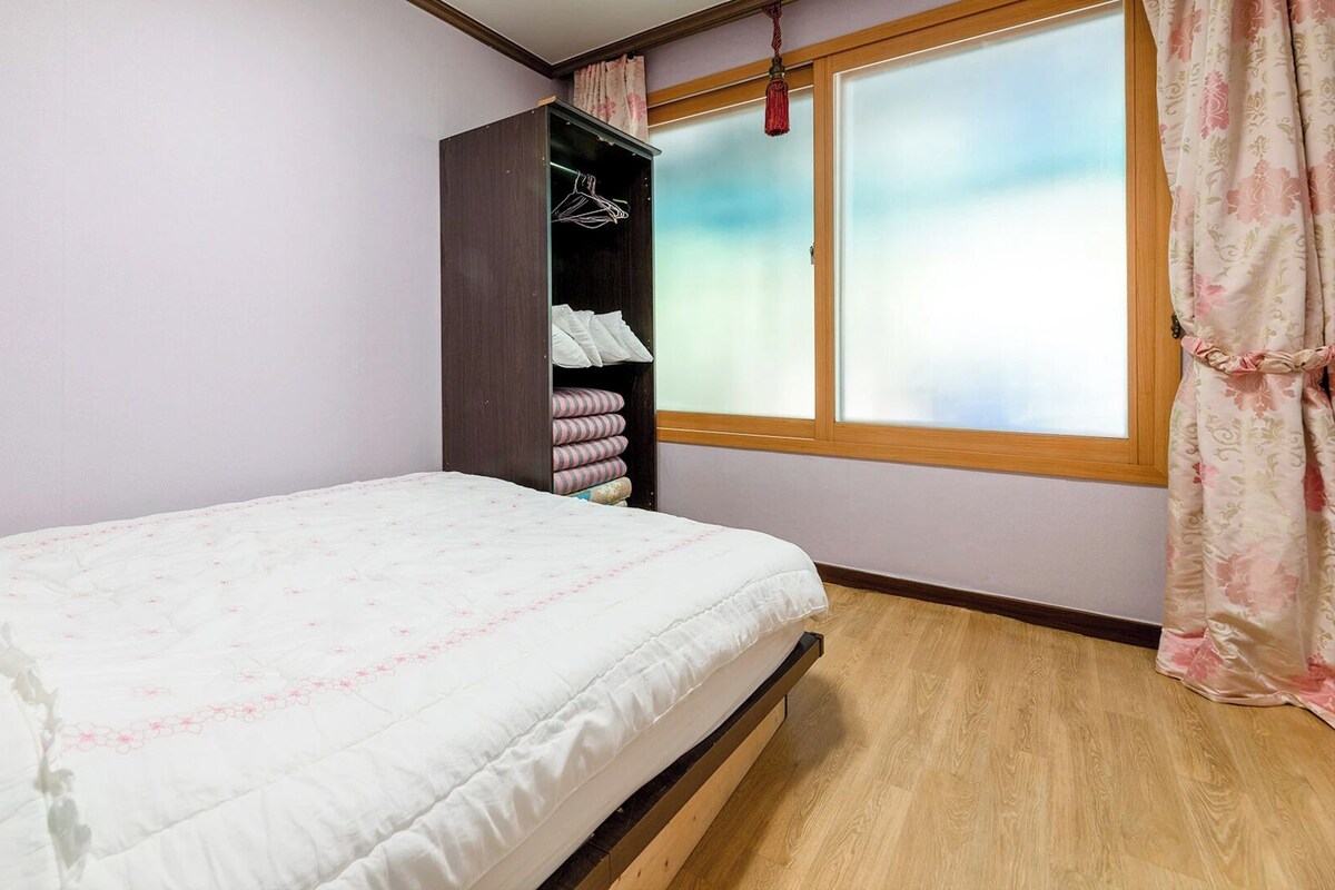 Basic Room, 1 Bedroom (Bora) | 1 bedroom, WiFi (free)