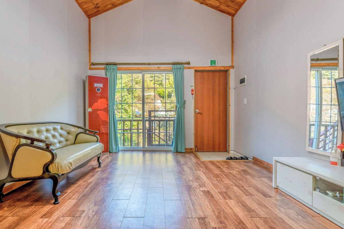 Basic Room, 1 Bedroom (Joohwang) | 1 bedroom, WiFi (free)