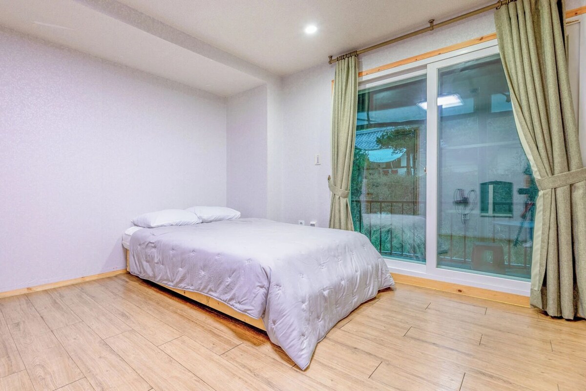 Basic Room, 1 Bedroom (Byeolgwan1F) | 1 bedroom, WiFi (free)