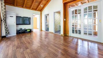 Basic Room, 2 Bedrooms (Moozigea) | 1 bedroom, free WiFi