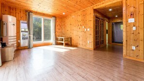 Habitación básica, 2 habitaciones (Jaju) | 1 dormitorio y wifi gratis