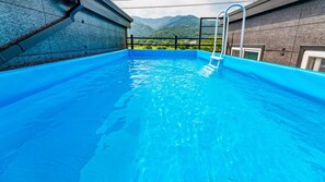 A swimming pool with a clear view of mountains in the background. - Gapyeong Myeonyeokgongbang Private Villa (Gapyeong)