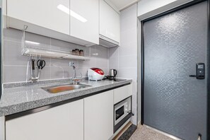 Basic Room, 1 Bedroom (402) | 1 bedroom, free WiFi - Samcheok Eden Pension (Samcheok)