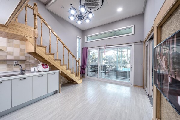Basic Room, 3 Bedrooms (B dong Smile1+2) | 1 bedroom, free WiFi - Gyeongju Soraedanga Pension (Gyeongju)