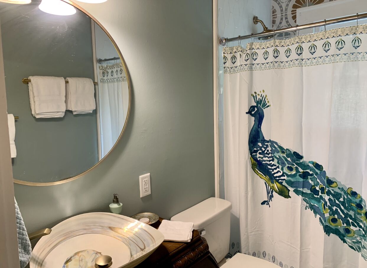 Gilded Nest -No Cleaning Fee, Private Deck,  2 mi to DT Hendersonville/Flat Rock