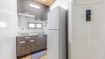 Habitación básica, 2 habitaciones (201) | 1 habitación y wifi gratis