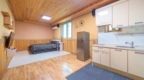 Basic Room, 1 Bedroom (101) | 1 bedroom, WiFi (free) - Suncheonman Muhan Dojan Pension (Suncheon)