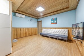 Basic Room, 1 Bedroom (103) | 1 bedroom, free WiFi - Suncheonman Muhan Dojan Pension (Suncheon)