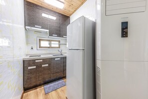 Basic Room, 2 Bedrooms (201) | 1 bedroom, free WiFi - Suncheonman Muhan Dojan Pension (Suncheon)