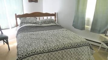 2 bedrooms, desk, iron/ironing board, travel crib