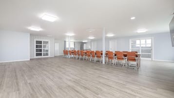 Habitación básica, 2 habitaciones (SeminarRoom) | 1 habitación y wifi gratis